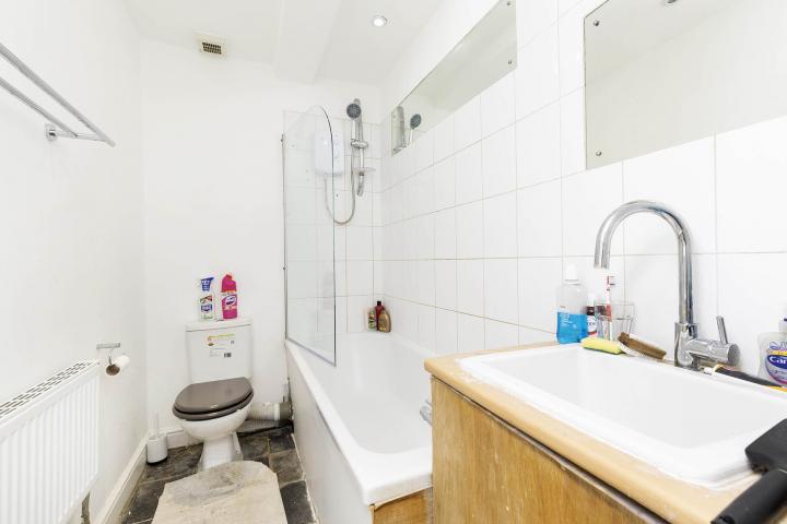 			1 Bedroom, 1 bath, 1 reception Flat			 Malvern Road, Maida Vale